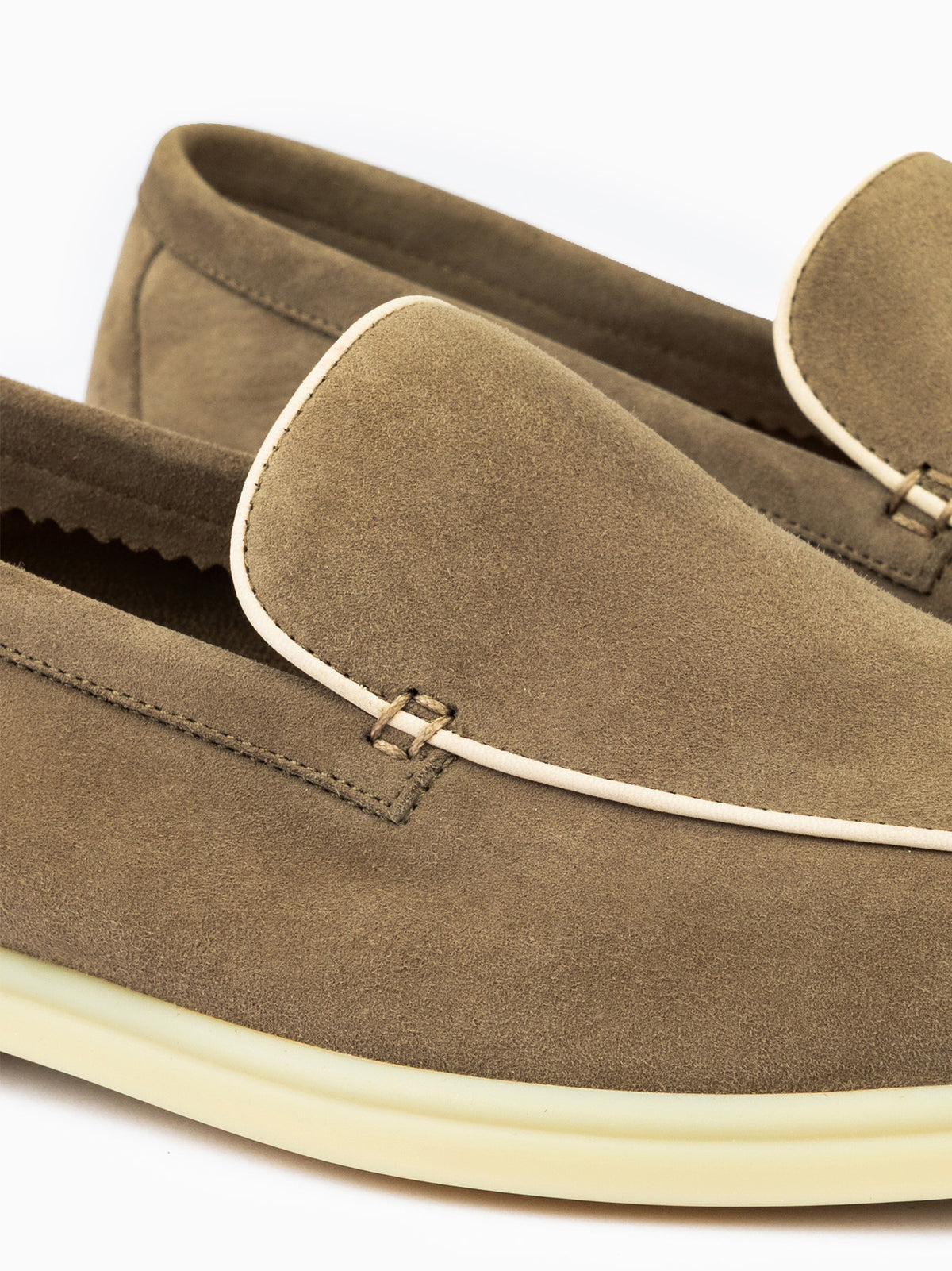 Taupe - details